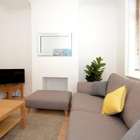 Holgate Apartman