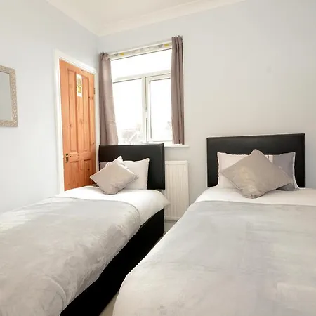 Holgate Apartman *