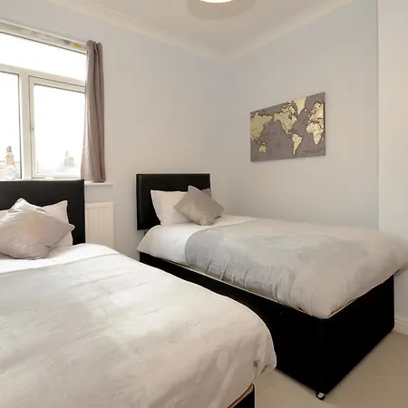 Holgate Apartman